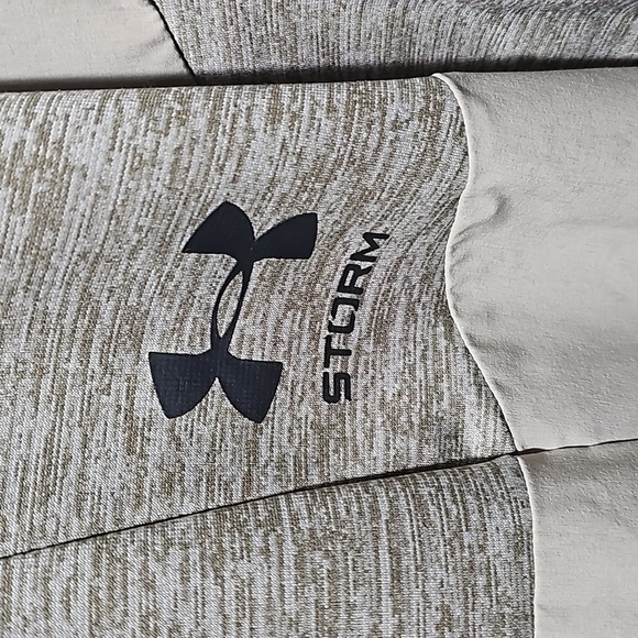 Under Armour Storm Beige Long‎ Sleeve 1/2  Zip Pullover Size Large - Picture 3 of 6
